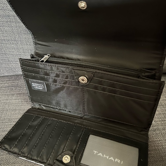 NWT TAHARI RFID WALLET ORGANIZER CLUTCH CASE - Picture 6 of 15